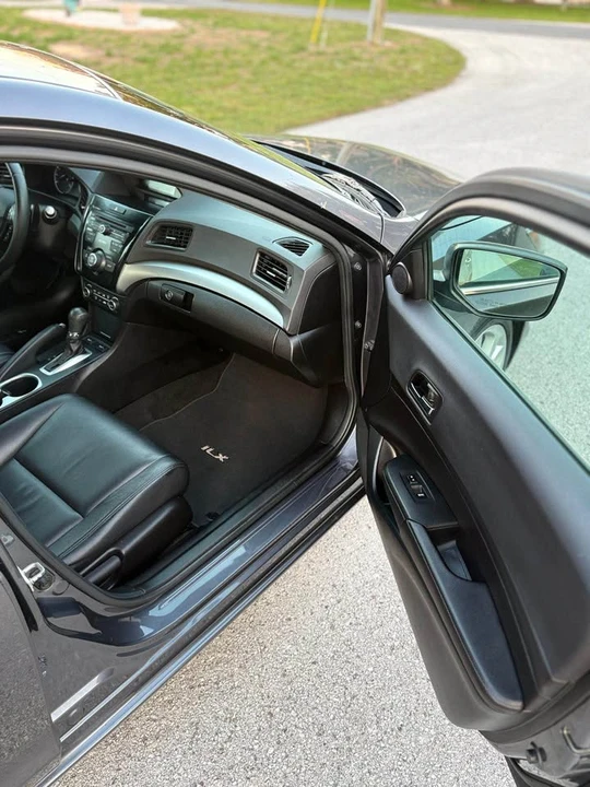 2017 Acura ILX - Image 10 of 11