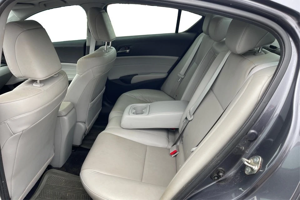 2017 Acura ILX - Image 10 of 20