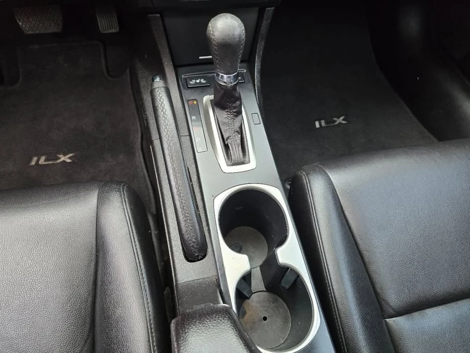 2017 Acura ILX - Image 11 of 20
