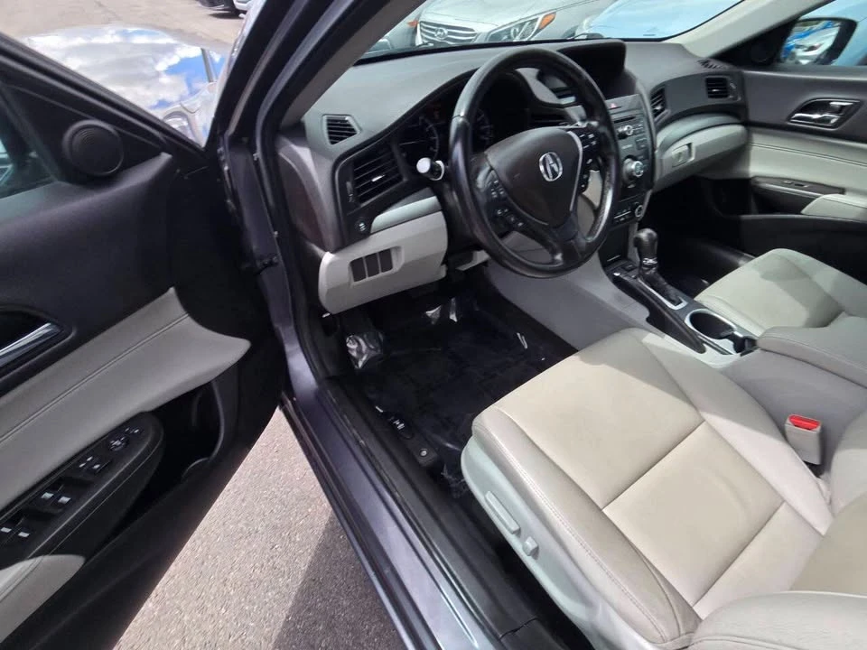 2017 Acura ILX - Image 9 of 17
