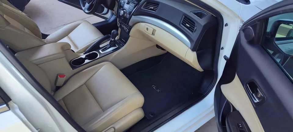 2017 Acura ILX - Image 10 of 15