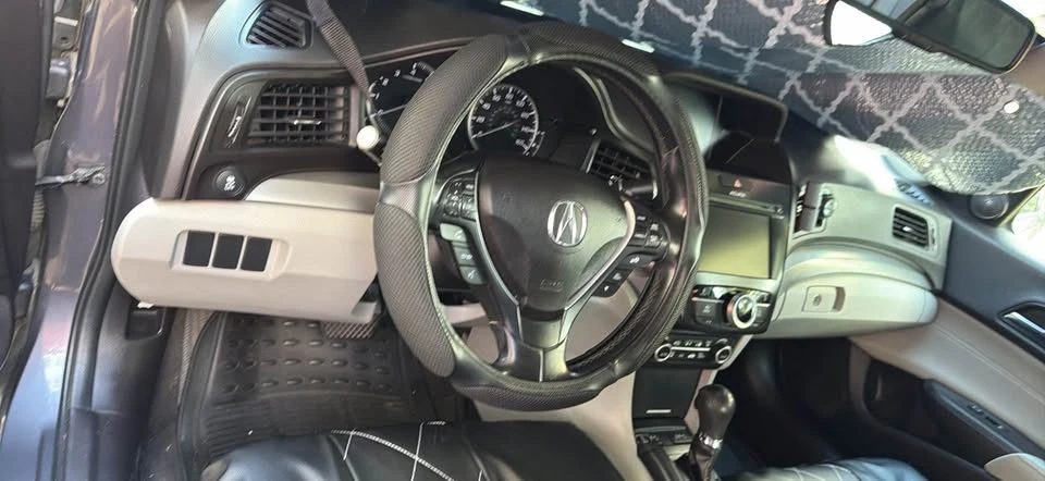 2017 Acura ILX - Image 2 of 3