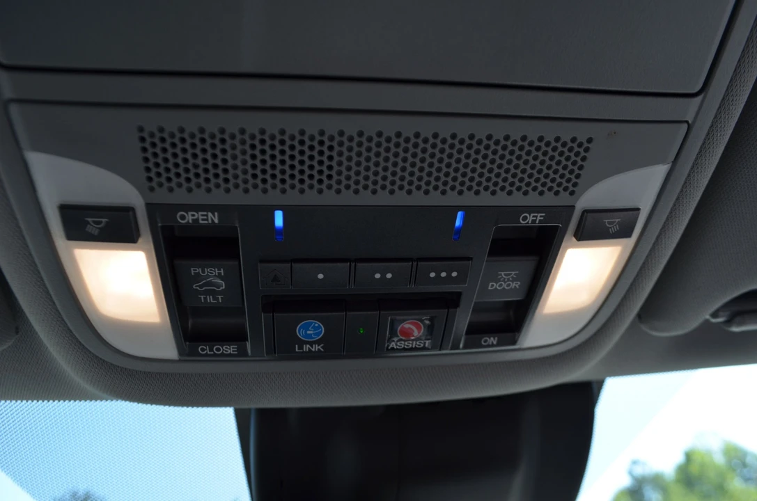 2017 Acura MDX 3rd Gen - Image 15 of 19
