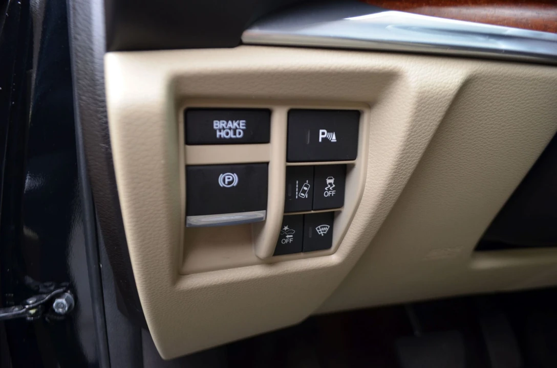 2017 Acura MDX 3rd Gen - Image 19 of 23