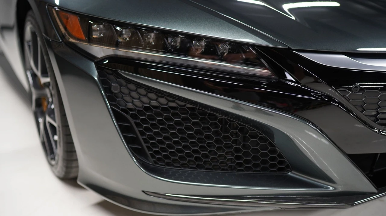 2017 Acura NC1 NSX - Image 15 of 19