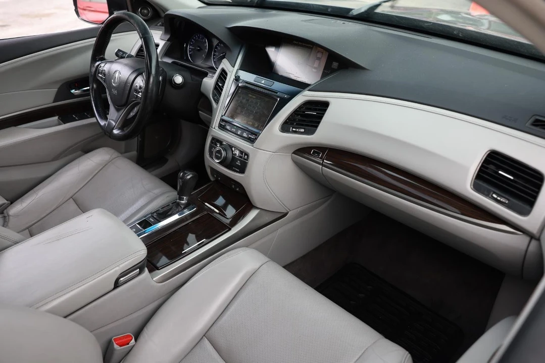 2017 Acura RLX - Image 16 of 21