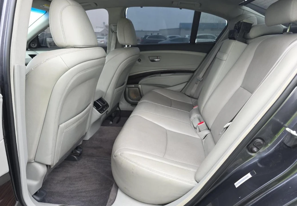 2017 Acura RLX - Image 11 of 12
