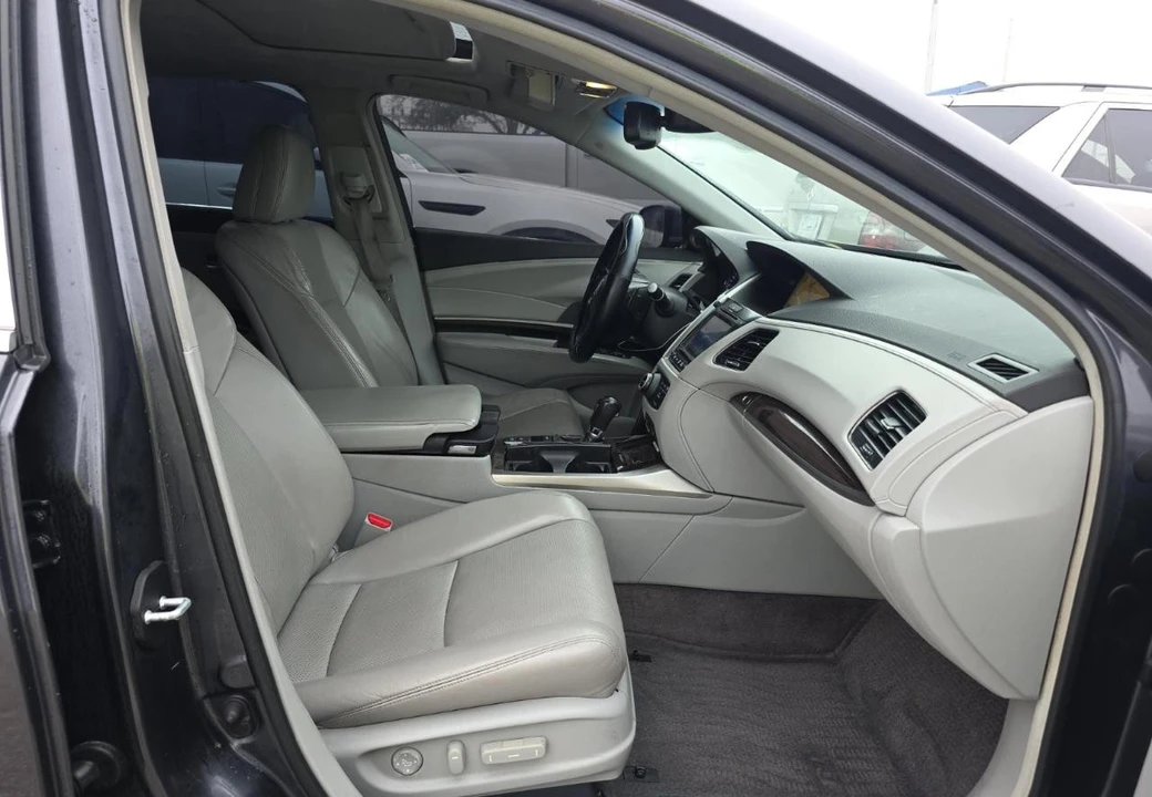 2017 Acura RLX - Image 8 of 12