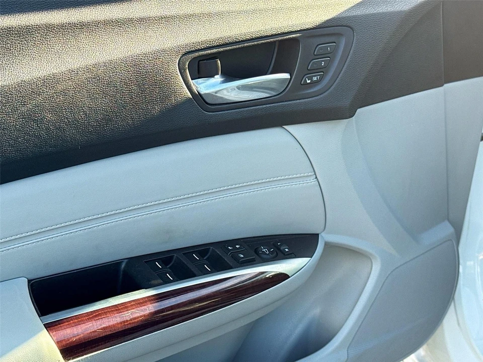 2017 Acura TLX 1st Gen - Image 18 of 21