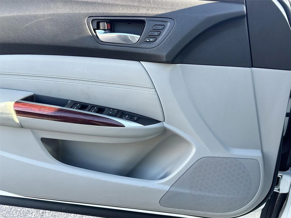 2017 Acura TLX 1st Gen - Image 19 of 21