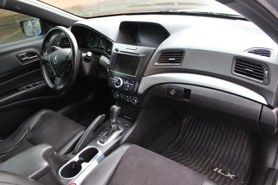 2017 Acura ILX - Image 16 of 19