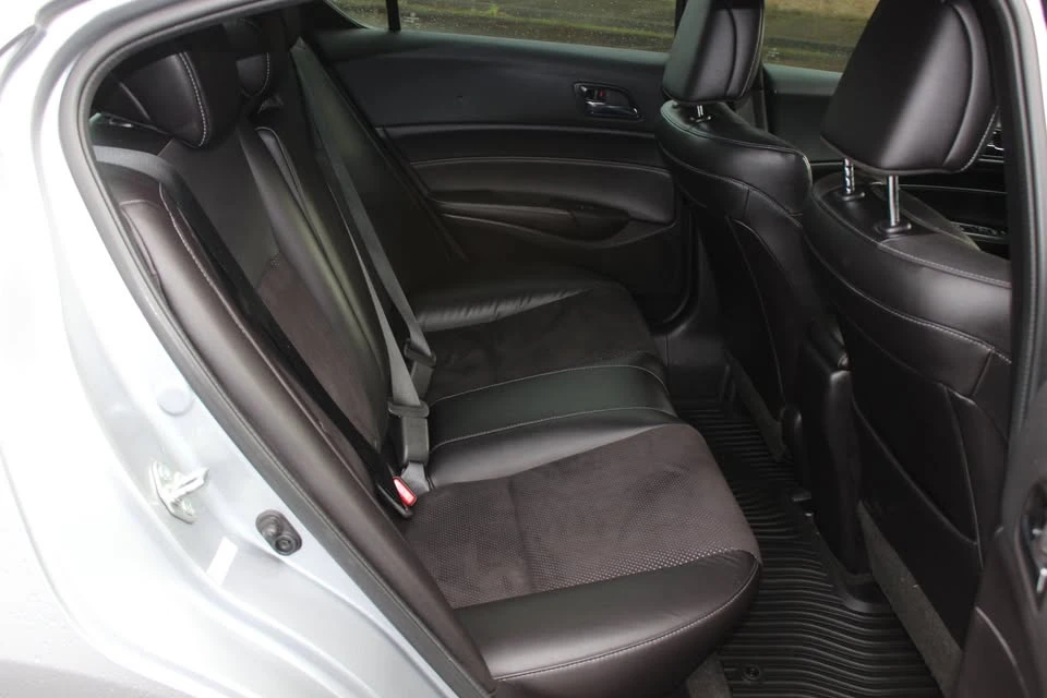 2017 Acura ILX - Image 15 of 19