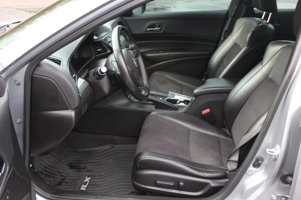 2017 Acura ILX - Image 10 of 19