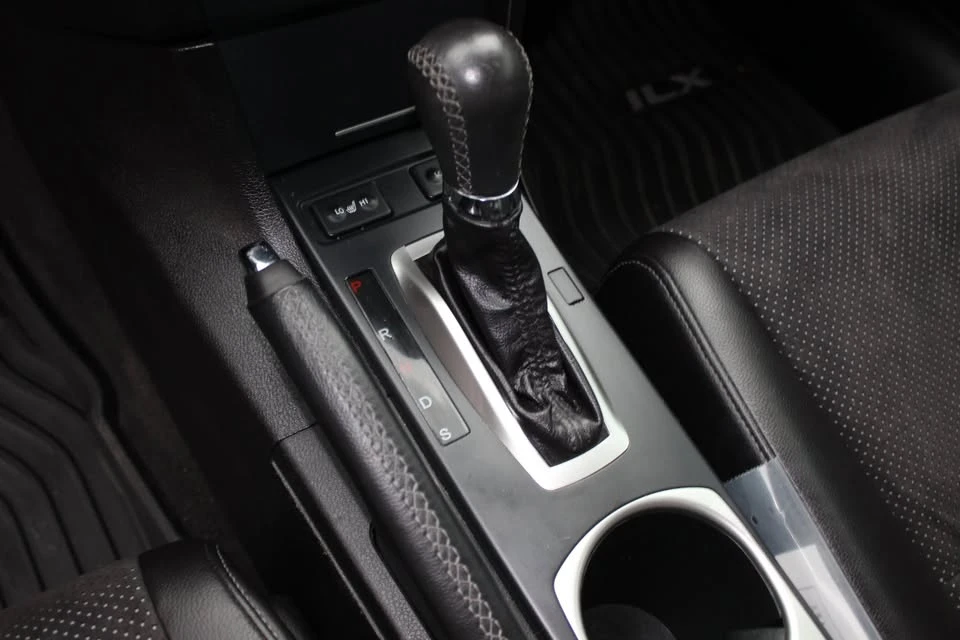 2017 Acura ILX - Image 12 of 19