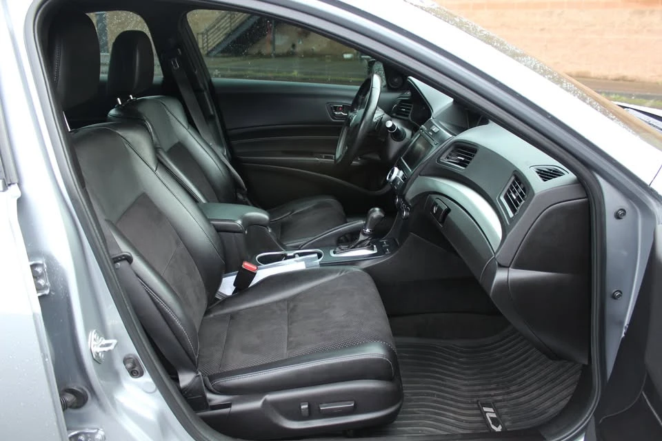 2017 Acura ILX - Image 17 of 19