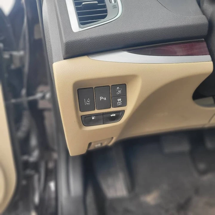 2017 Acura TLX 1st Gen - Image 14 of 17