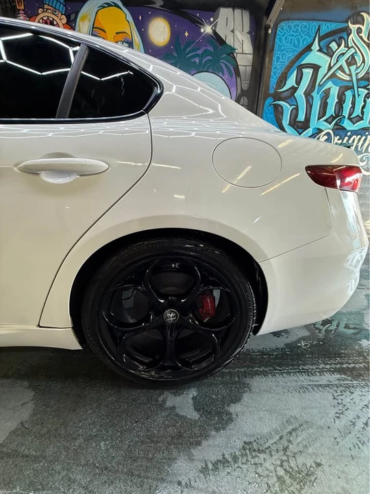 2017 Alfa Romeo Giulia - Image 9 of 11