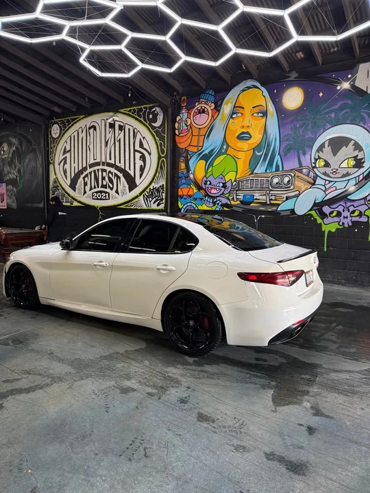 2017 Alfa Romeo Giulia - Image 10 of 11