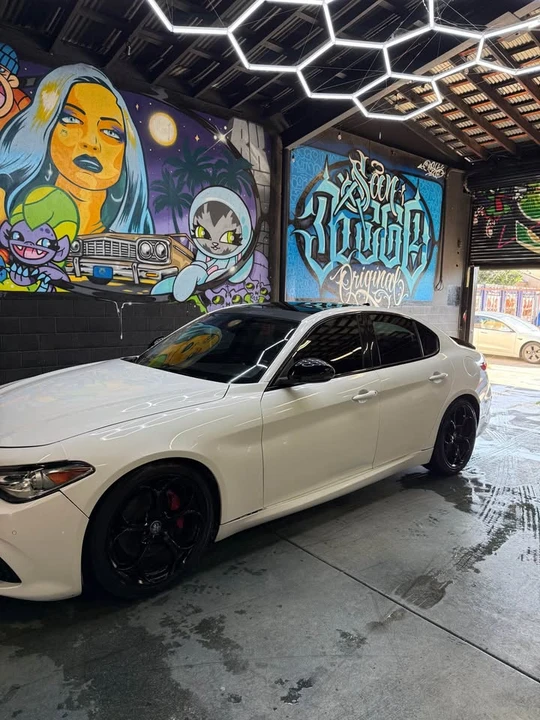2017 Alfa Romeo Giulia - Image 11 of 11