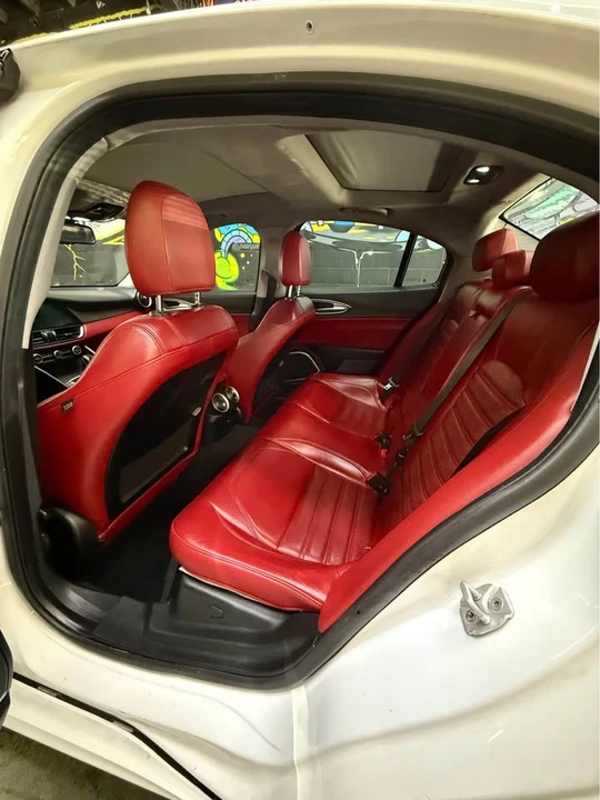 2017 Alfa Romeo Giulia - Image 5 of 11