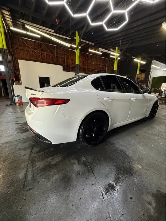 2017 Alfa Romeo Giulia - Image 6 of 11