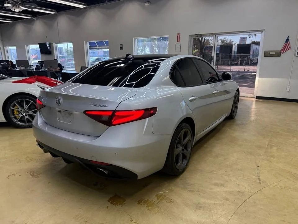 2017 Alfa Romeo Giulia - Image 6 of 18