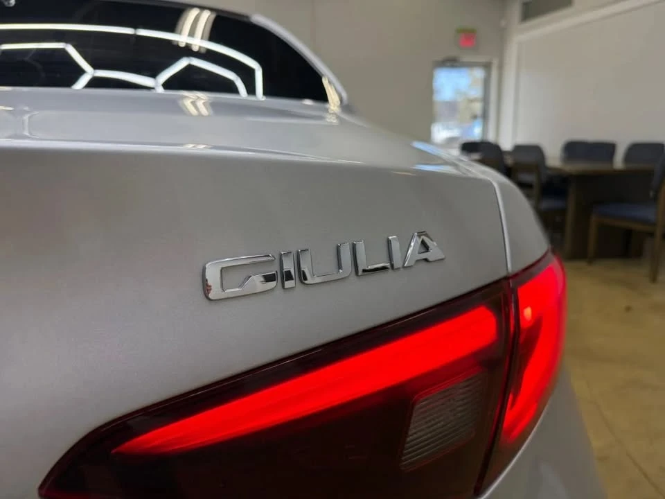 2017 Alfa Romeo Giulia - Image 7 of 18