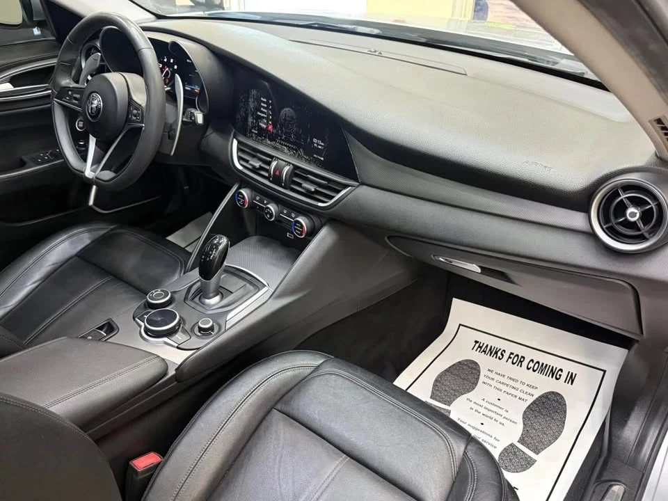 2017 Alfa Romeo Giulia - Image 13 of 18