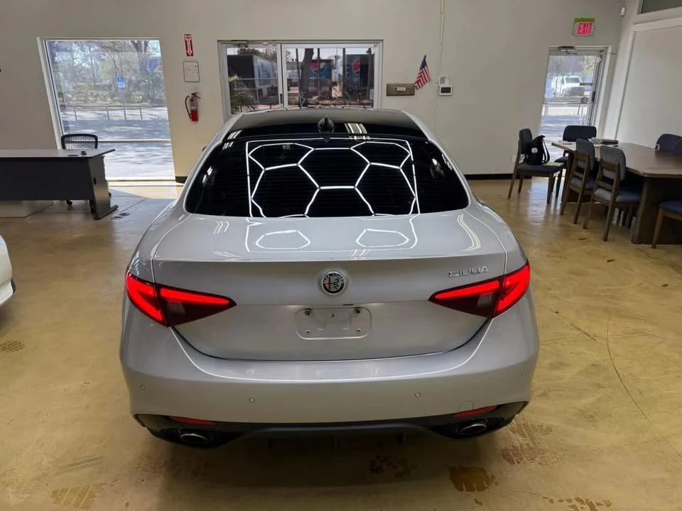 2017 Alfa Romeo Giulia - Image 5 of 18