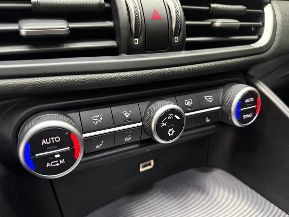 2017 Alfa Romeo Giulia - Image 16 of 18