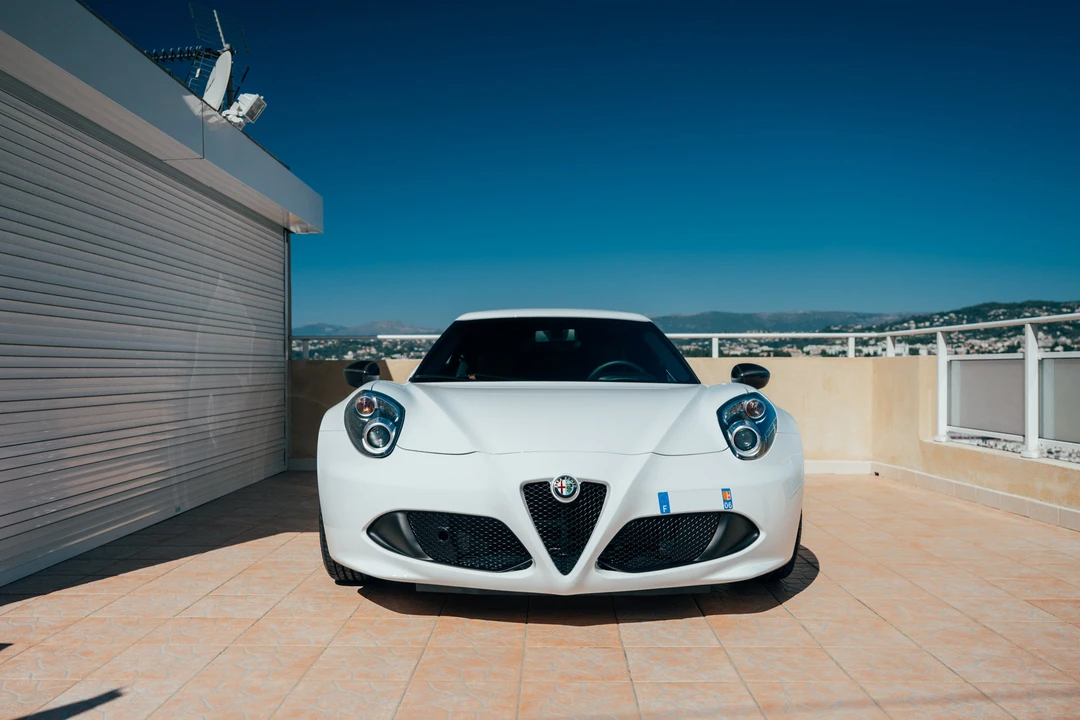 2017 Alfa Romeo 4C - Image 2 of 31