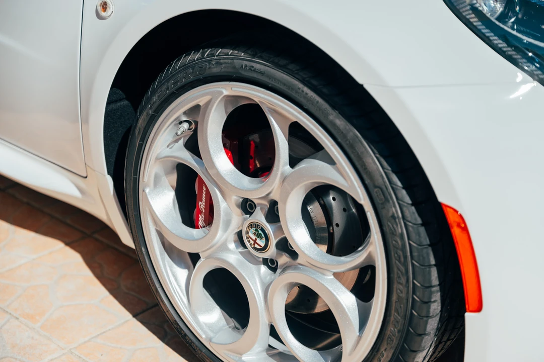 2017 Alfa Romeo 4C - Image 24 of 31