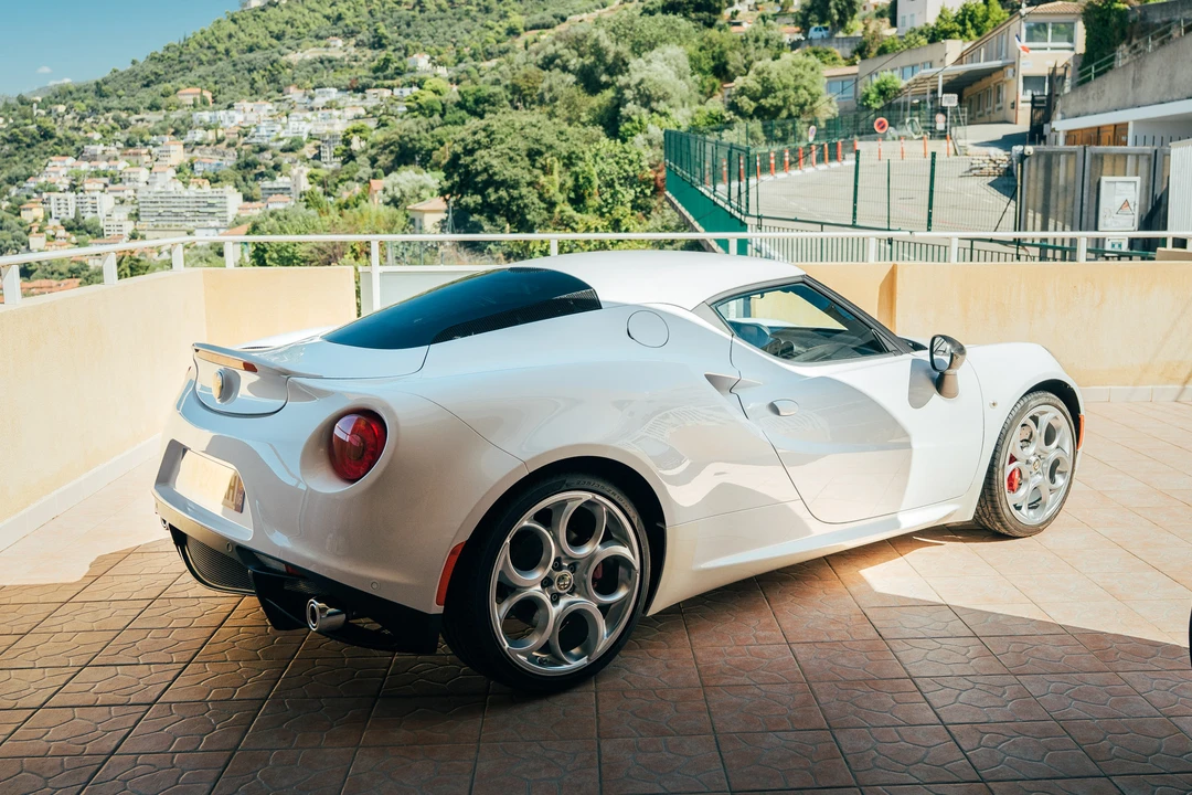 2017 Alfa Romeo 4C - Image 5 of 31