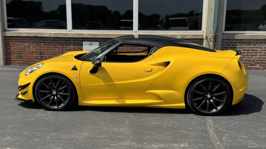 2017 Alfa Romeo 4C - Image 2 of 9