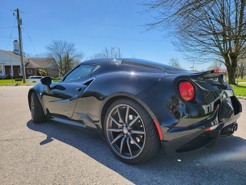 2017 Alfa Romeo 4C Coupe - Image 24 of 31