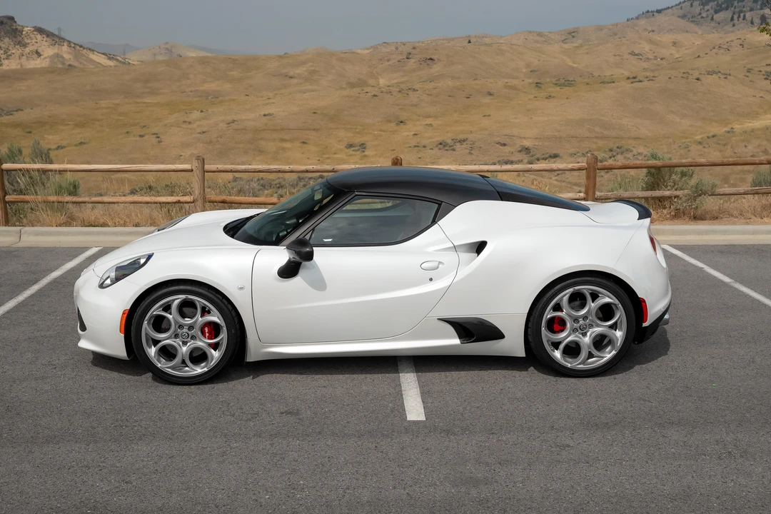 2017 Alfa Romeo 4C - Image 11 of 31