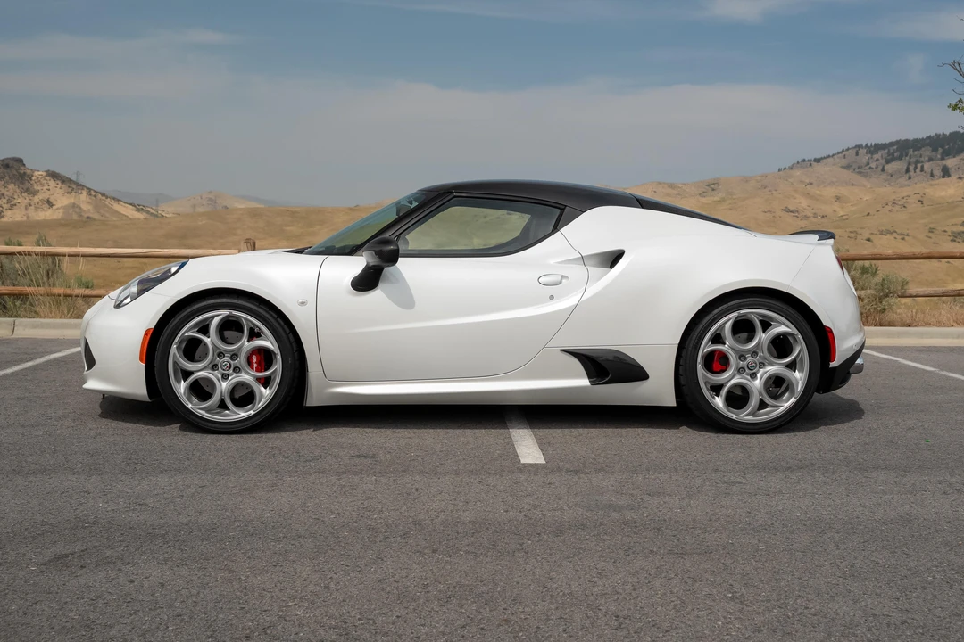 2017 Alfa Romeo 4C - Image 12 of 31