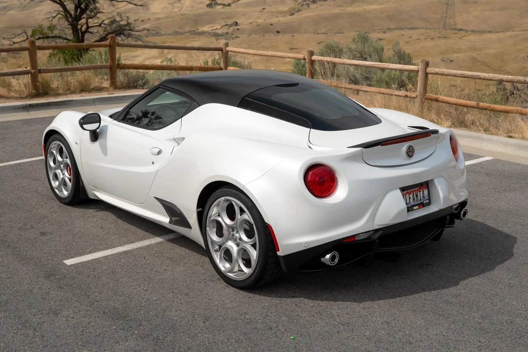 2017 Alfa Romeo 4C - Image 13 of 31