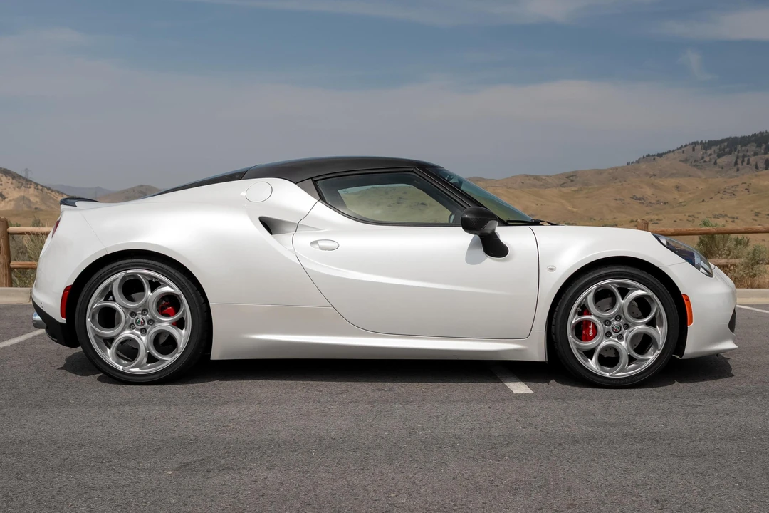 2017 Alfa Romeo 4C - Image 3 of 31