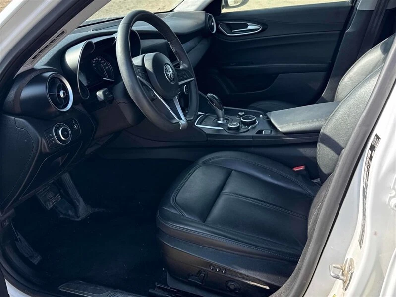 2017 Alfa Romeo Giulia - Image 7 of 12