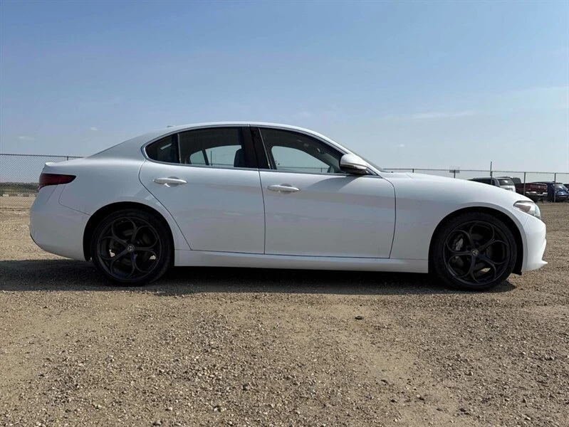 2017 Alfa Romeo Giulia - Image 5 of 12