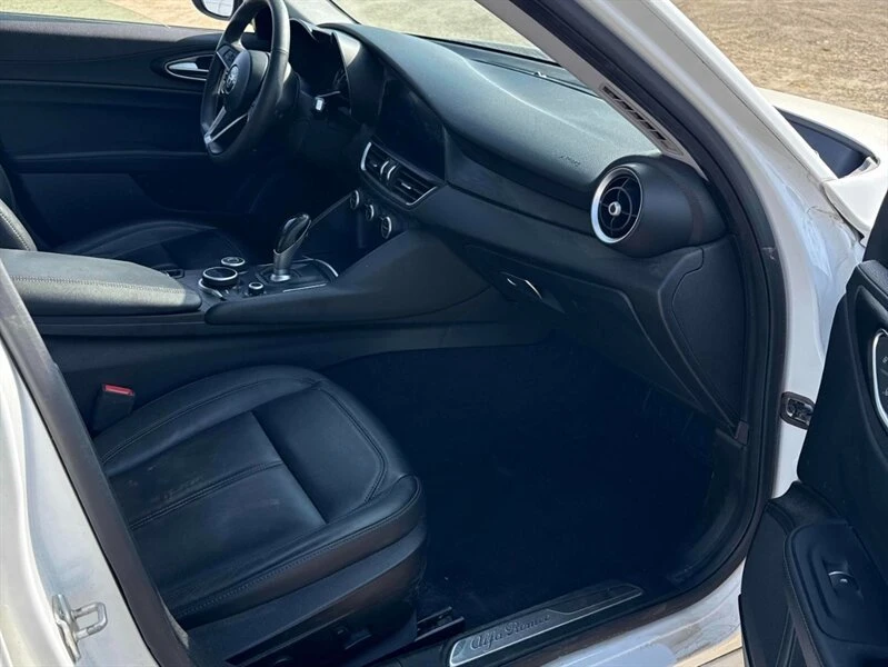 2017 Alfa Romeo Giulia - Image 8 of 12