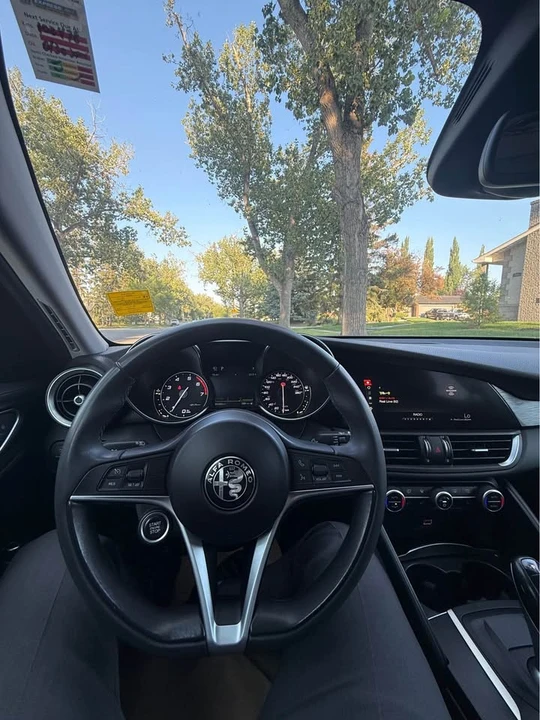2017 Alfa Romeo Giulia - Image 11 of 13