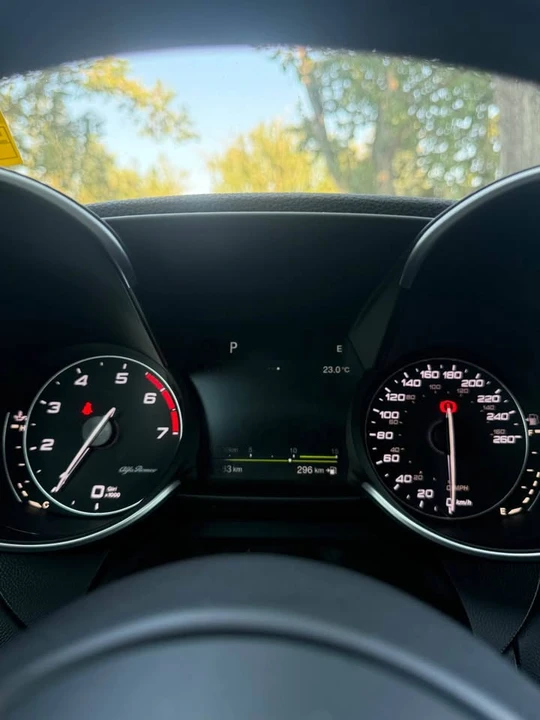 2017 Alfa Romeo Giulia - Image 12 of 13