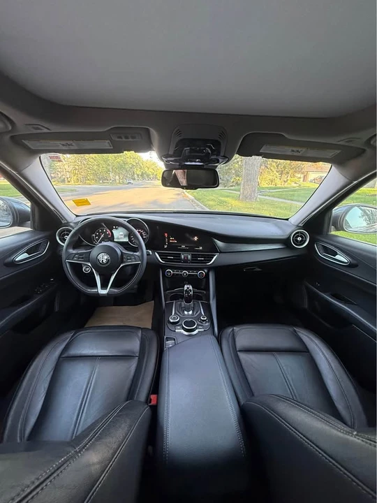 2017 Alfa Romeo Giulia - Image 5 of 13
