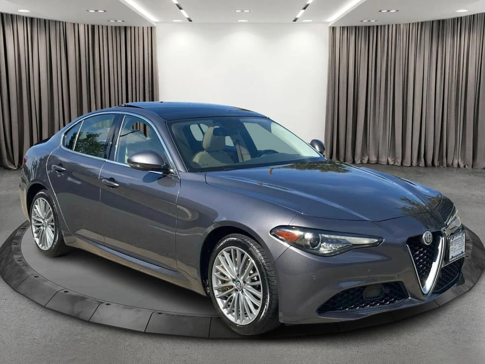2017 Alfa Romeo Giulia - Image 7 of 20