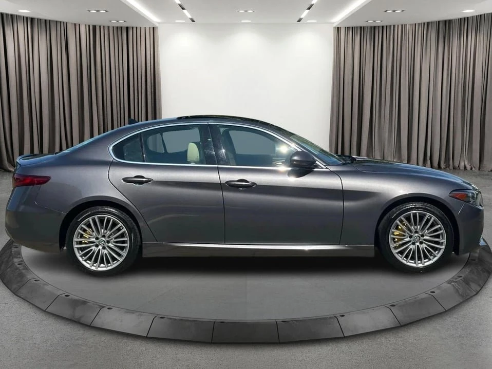 2017 Alfa Romeo Giulia - Image 5 of 20