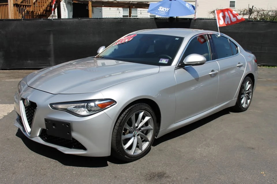 2017 Alfa Romeo Giulia - Image 2 of 17
