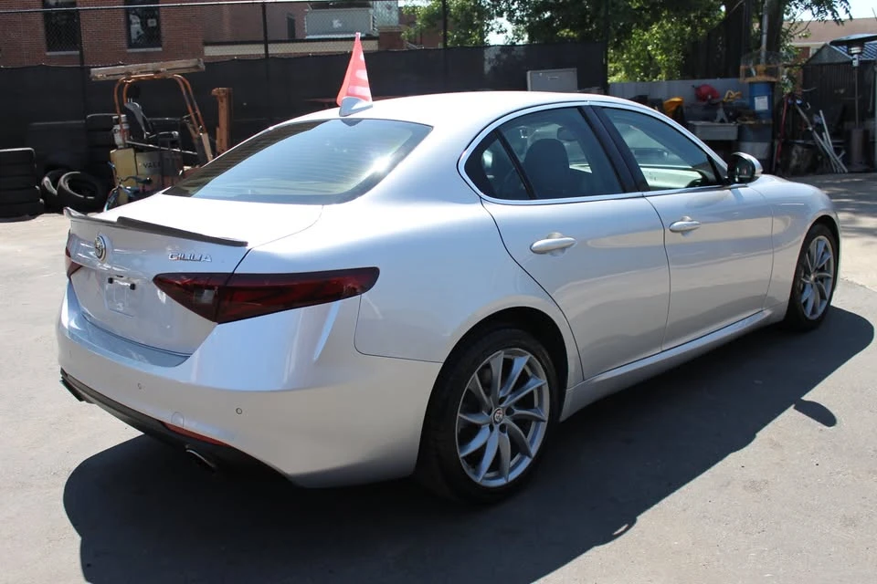 2017 Alfa Romeo Giulia - Image 6 of 17