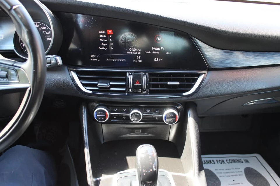 2017 Alfa Romeo Giulia - Image 15 of 17